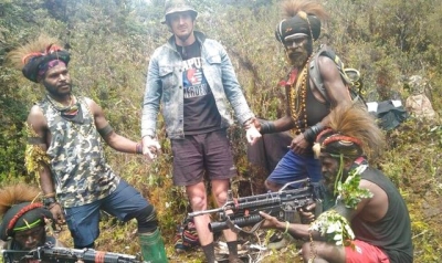 New Zealand pilot Phillip Mehrtens held hostage by Papuan rebel fighters freed after 19 months