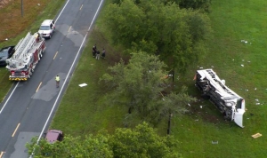 Eight dead and 37 taken to hospital after bus carrying farm workers involved in Florida collision