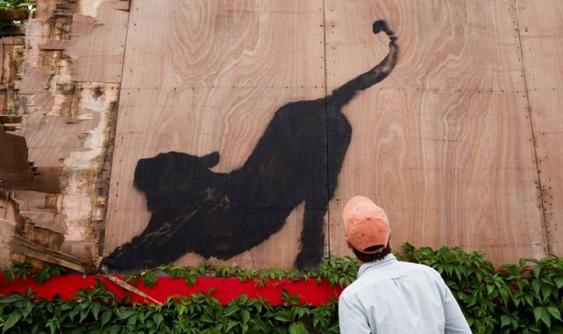 Banksy&#039;s latest artwork to be removed hours after being unveiled, contractor says