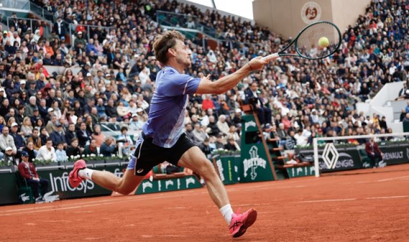 French Open bans alcohol in stands after tennis fan allegedly spits at player
