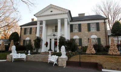 Woman charged over alleged scheme to fraudulently sell Elvis&#039;s former home Graceland