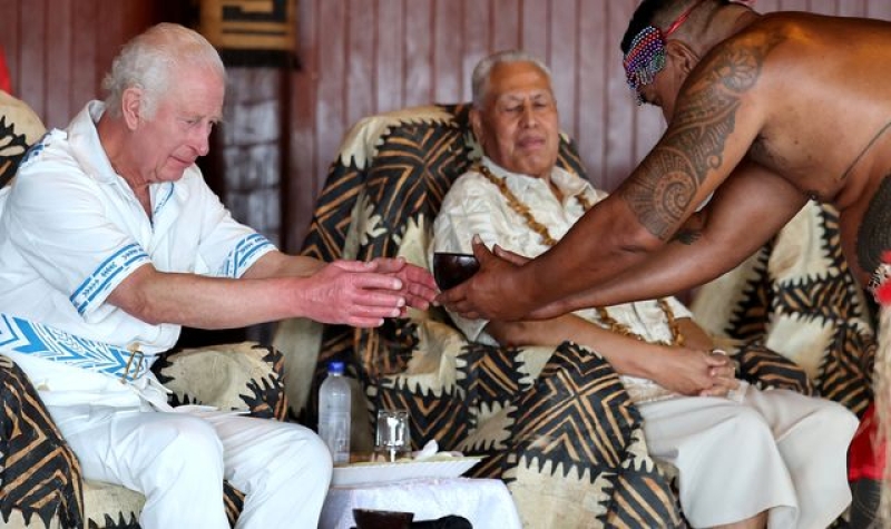 King sips ceremonial drink and is given pig carcass as he&#039;s welcomed to Samoa