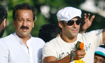 Baba Siddique: Indian politician with links to Bollywood stars shot dead in Mumbai