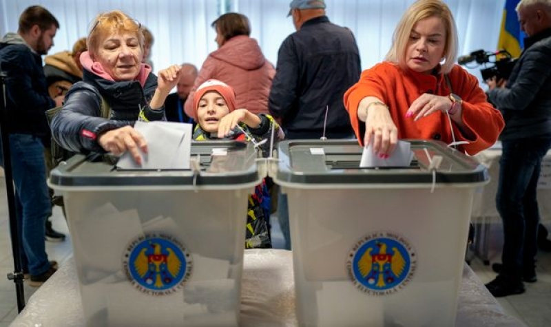 Moldovans vote in presidential election and EU referendum amid claims of Russian meddling