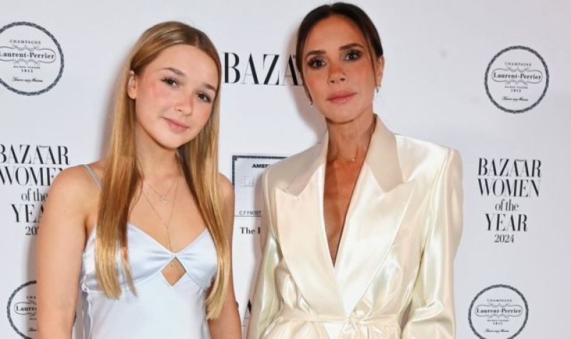 Victoria Beckham presented with a Harper&#039;s Bazaar women of the year prize from daughter Harper