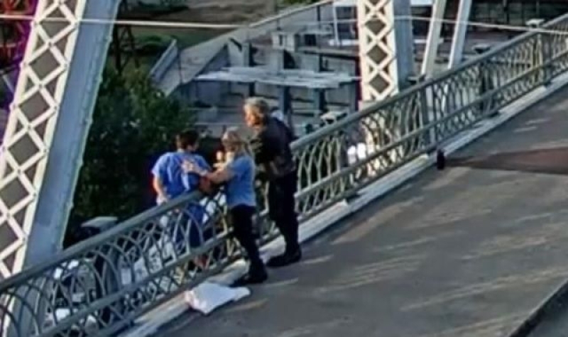 Jon Bon Jovi helps &#039;distraught&#039; woman to step away from ledge of Nashville bridge