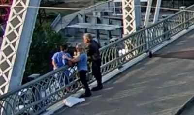 Jon Bon Jovi helps &#039;distraught&#039; woman to step away from ledge of Nashville bridge