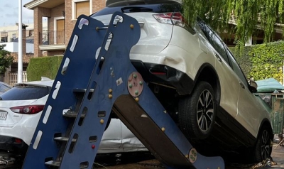 Spain floods: Utterly random damage in town where 40 died, with a car on top of children&#039;s slide