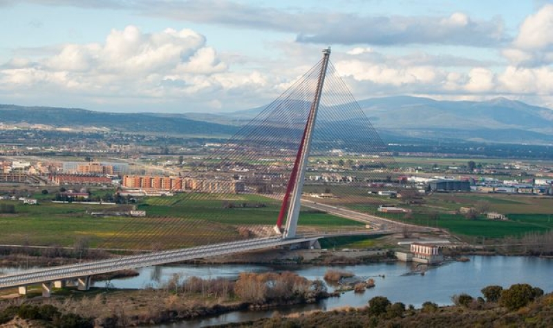 British man dies after falling from bridge in Spain while trying to &#039;create content&#039; for social media