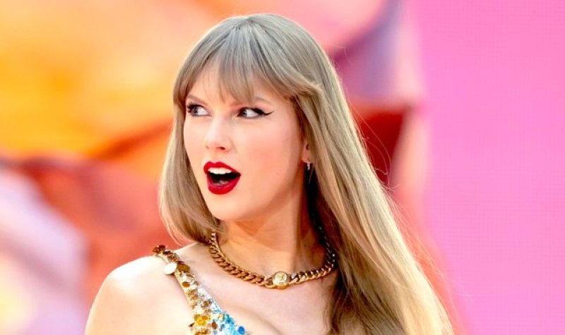 Taylor Swift urges fans to vote, after going to boyfriend Travis Kelce&#039;s NFL game