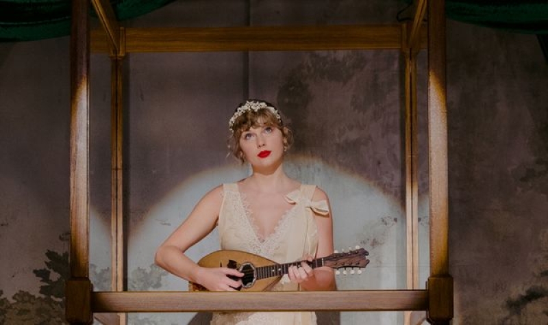 Taylor Swift&#039;s childhood items to go on show at V&amp;A