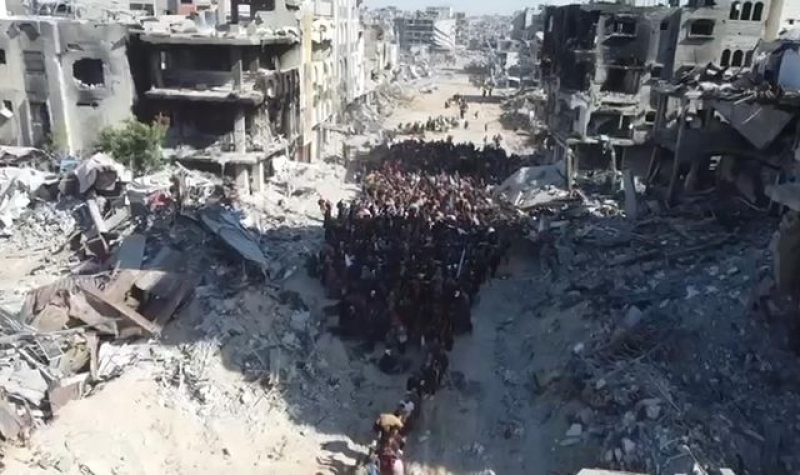 Gaza: Video shows hundreds queueing to flee in Jabalia -  as UN aid chief warns of &#039;bodies left on street&#039;